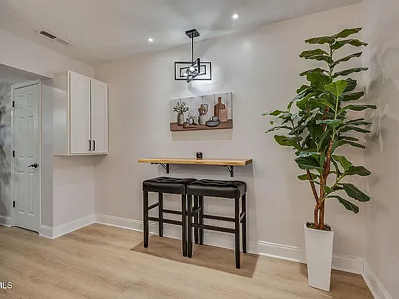 1810 Parkwood Ln #9 — Photo 4