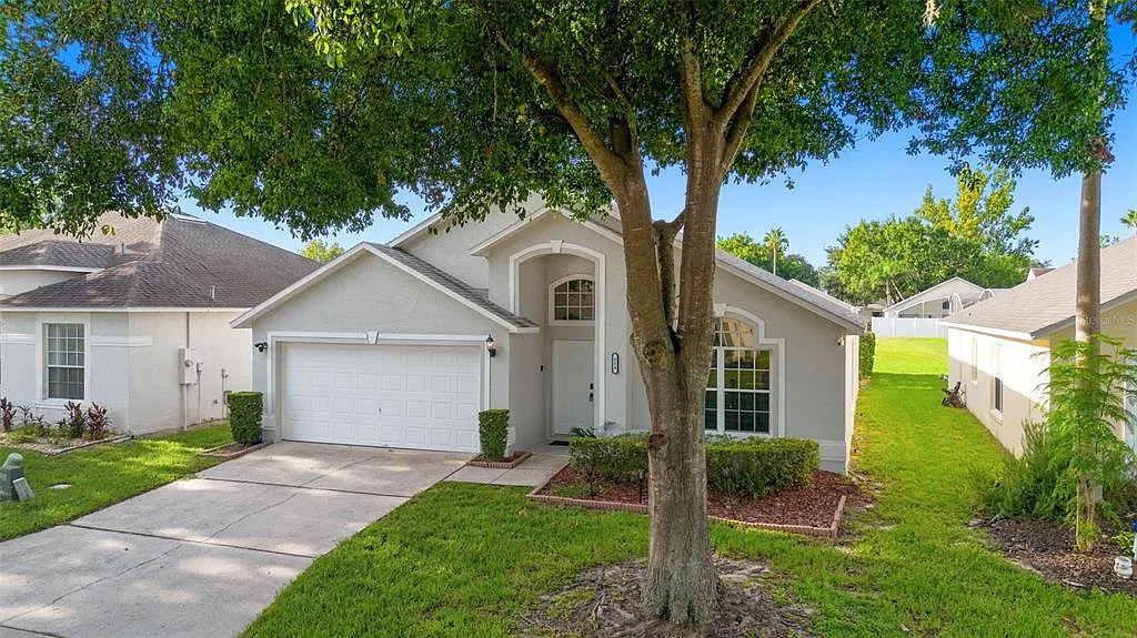 3 bed, 2.0 bath, 1905 sqft, $2,600 — Photo 1