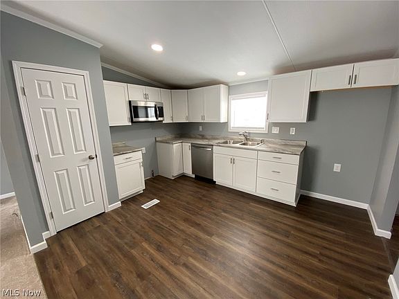 3rd image of 109 SE East Ave