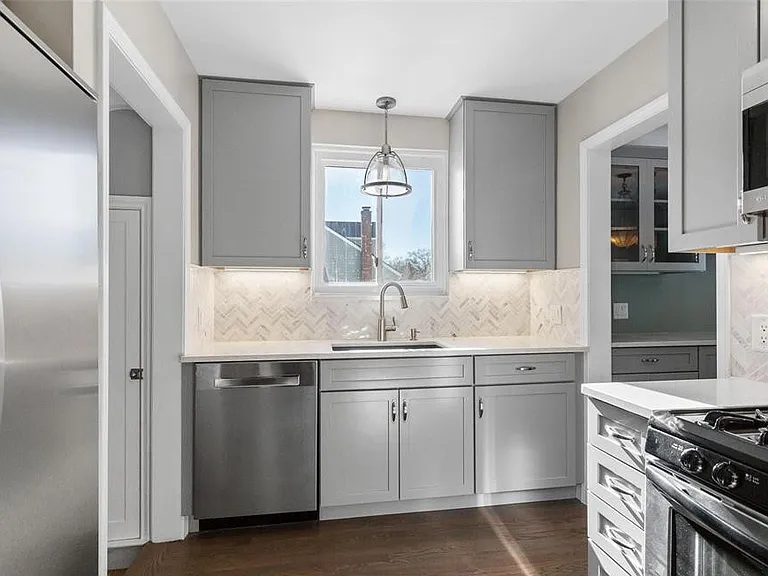 718 N Altadena Ave — Photo 2