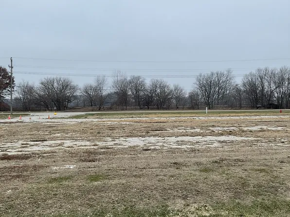 N Main St, Moweaqua, IL 62550