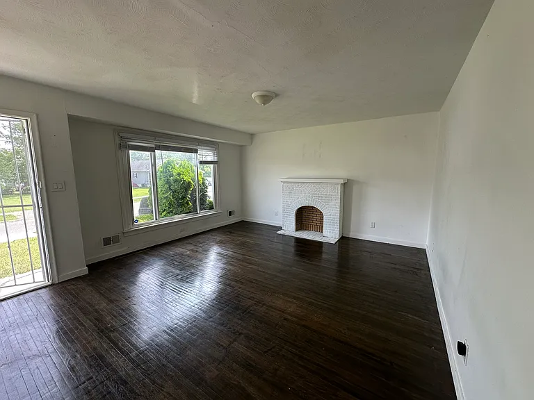 1764 Cone St — Photo 5