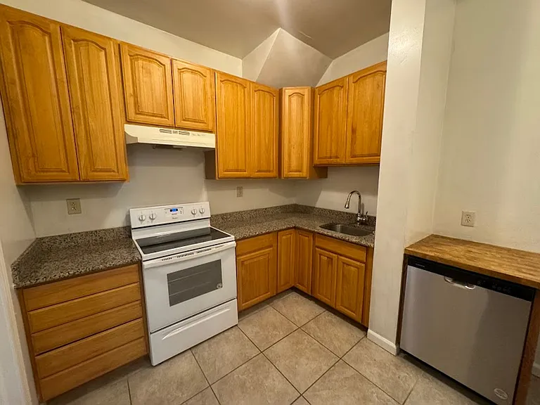 5526 Howe Street — Photo 19