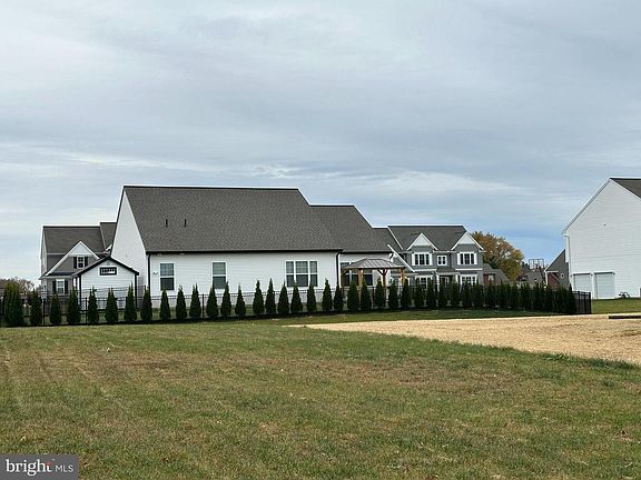 5th image of 129 Princeton Pl