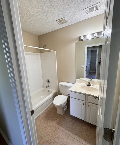 1698 Woodsford Rd NW — Photo 2