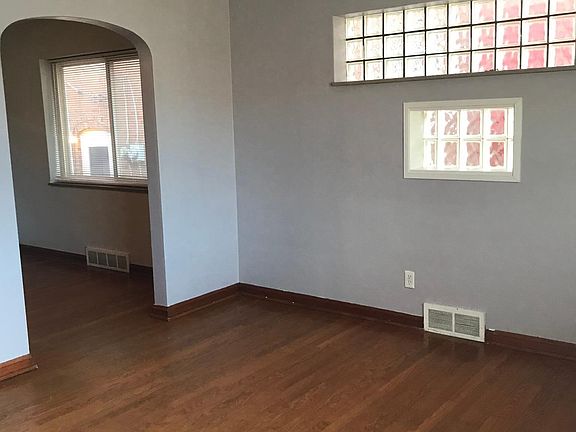 4th image of 3977-3979 Wilmington Ave