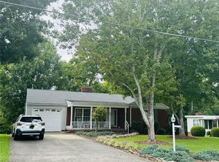 938 Cliff Rd, Asheboro, NC 27203