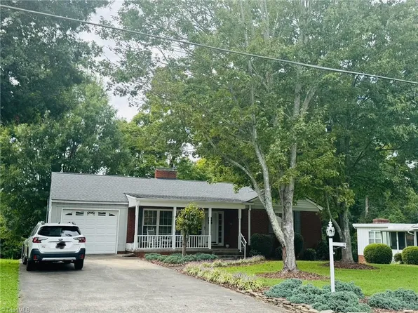 938 Cliff Rd, Asheboro, NC 27203