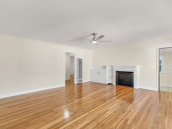 3rd image of 2401 20th St APT B