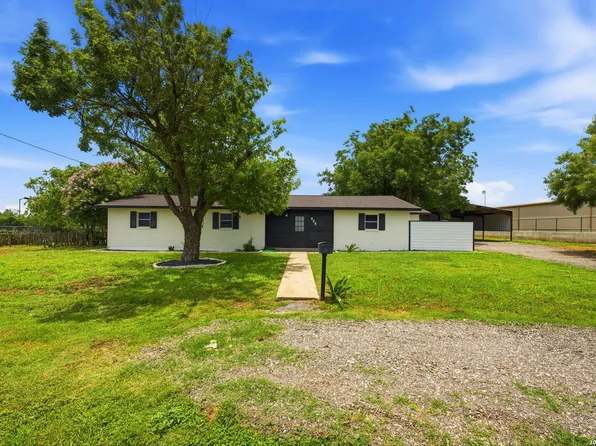 208 S State Highway 16, Jourdanton, TX 78026