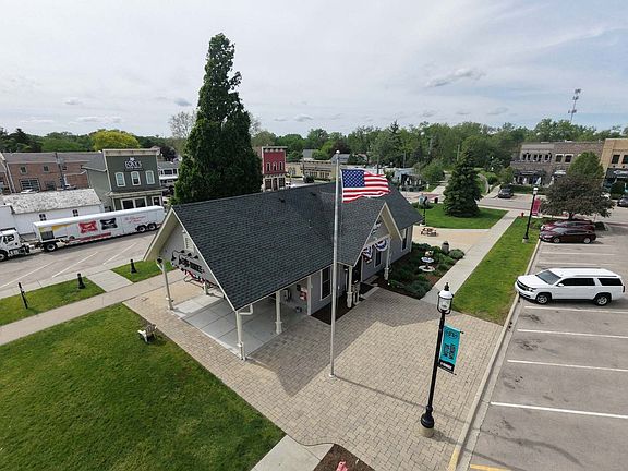 5th image of 408 Barrington Ave