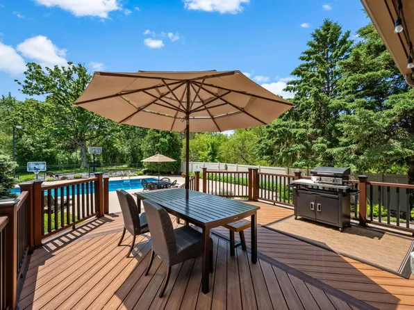 245 Luisa Ct, Chaska, MN 55318