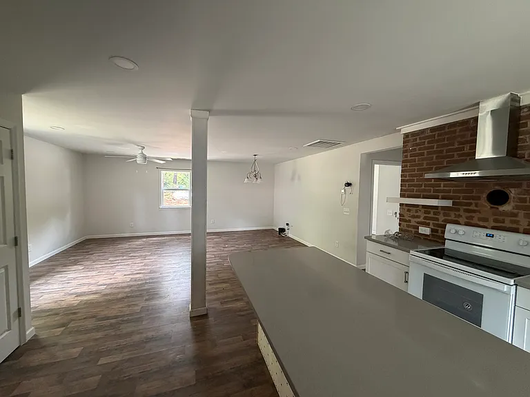 221 Rowe Ave — Photo 5