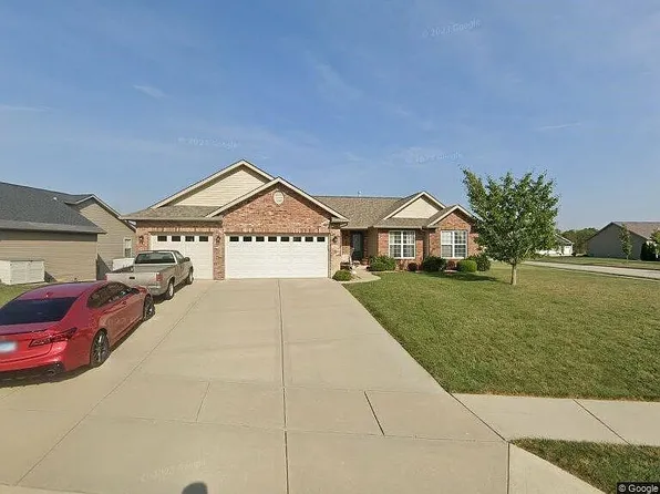 1860 Crimson Oak Dr, Maryville, IL 62062