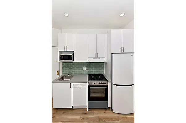 Rented by Aether Property Group | media 10