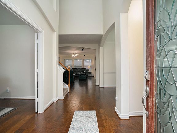 3rd image of 4430 W Maple Dr