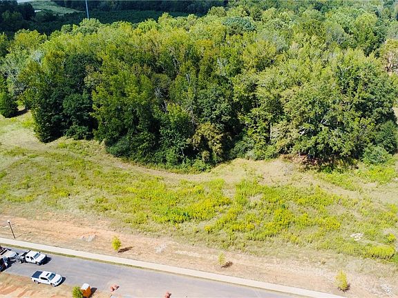 2nd image of 6805 Bramble Ln