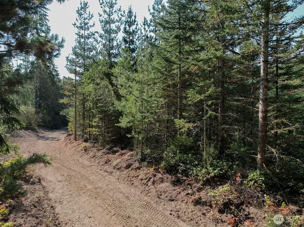 3 Holly Road NW, Bremerton, WA 98312