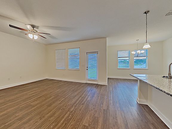 4th image of 1113 Walden Pond Dr