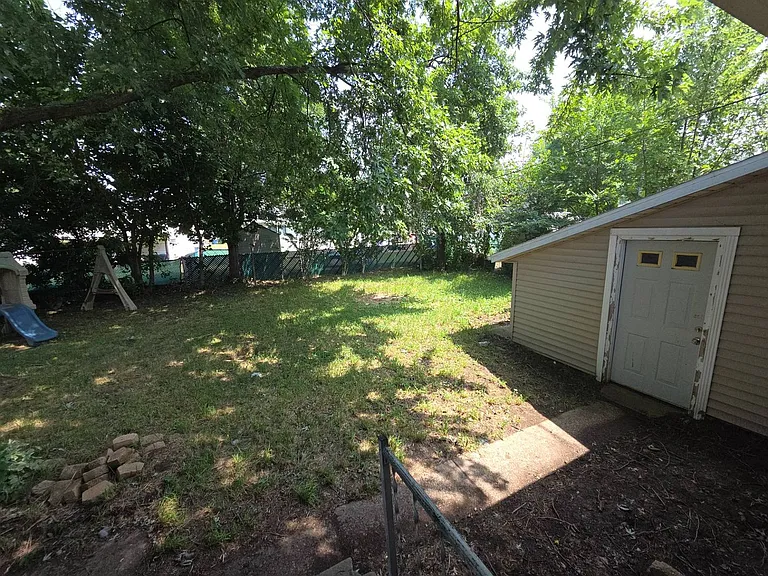 2401 Eastlawn St — Photo 31