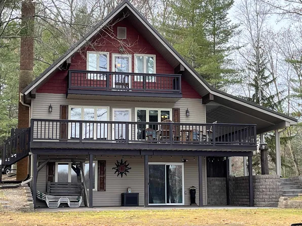 4880 Queens Cir, Gladwin, MI 48624