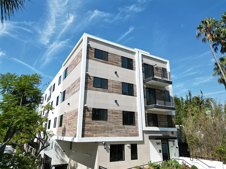 941 N Martel Ave #102 — Photo 4