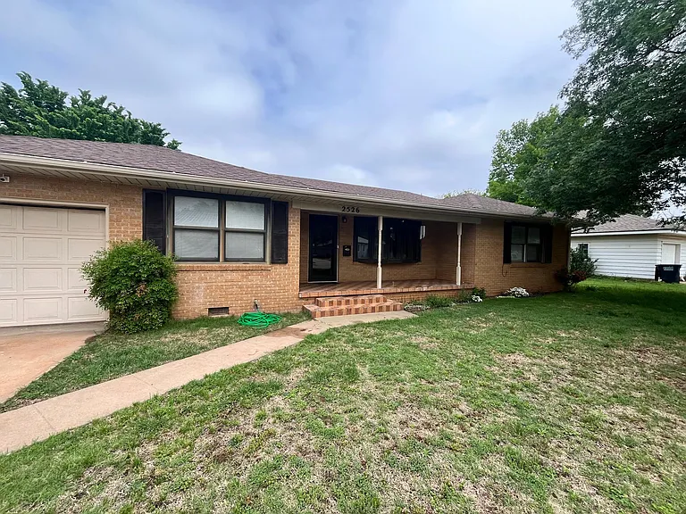 2526 W Broadway Ave — Photo 1
