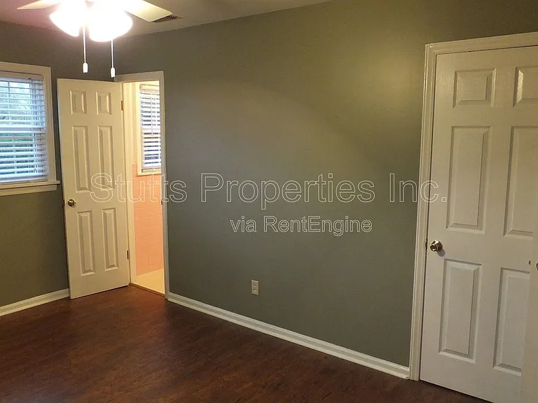 1918 Hermitage Dr — Photo 8