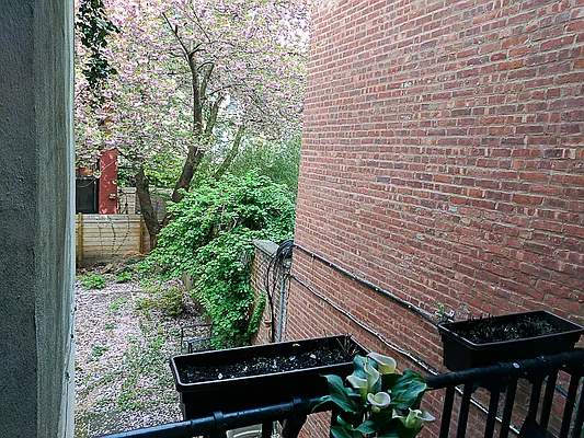 Rented by Francine Realty | media 18