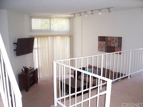 LIVING ROOM WITH ACCESS TO PATIO