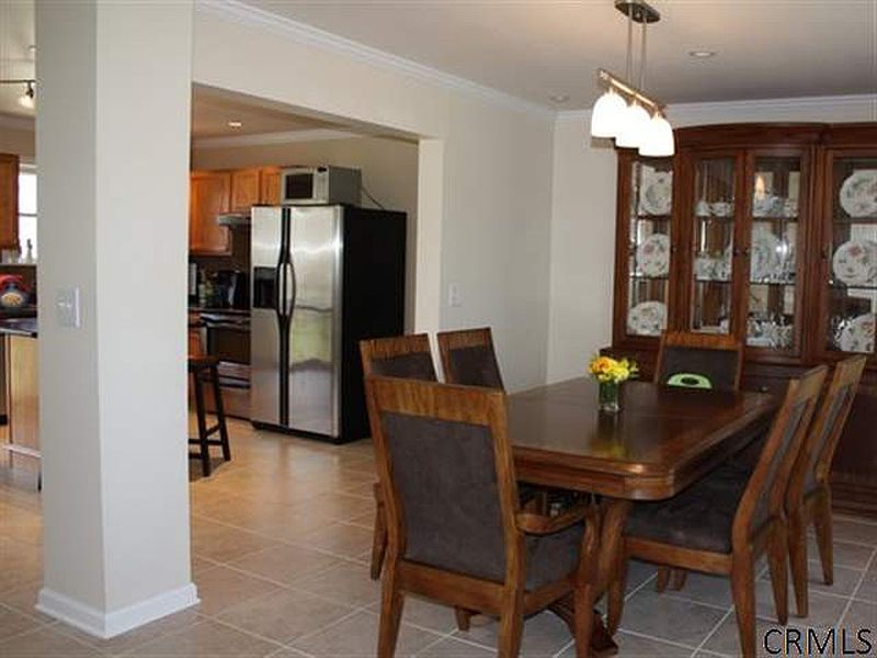 4th image of 32 SHERWOOD Avenue