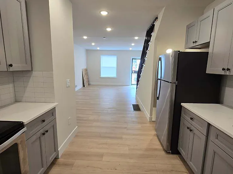 2544 S Sheridan St — Photo 5
