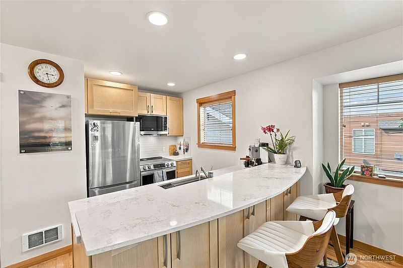 3rd image of 5252 12th Avenue NE #B