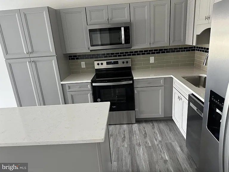 9414 Battle St #305 — Photo 3