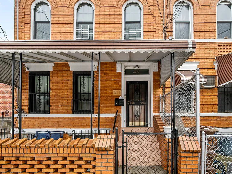 611 Linwood St #2 — Photo 2