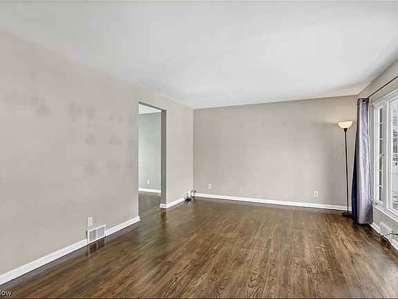 5th image of 212 Tyler Ave