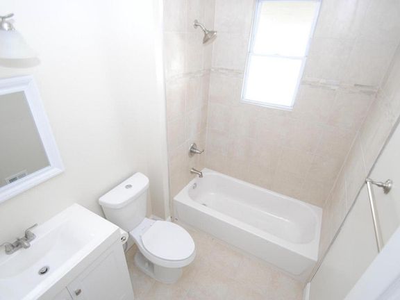Full Bathroom 1 (On 1st Floor)