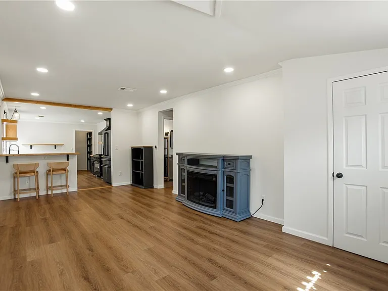 3359 Locust St — Photo 6