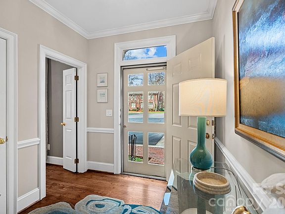 2nd image of 4517 Columbine Ct