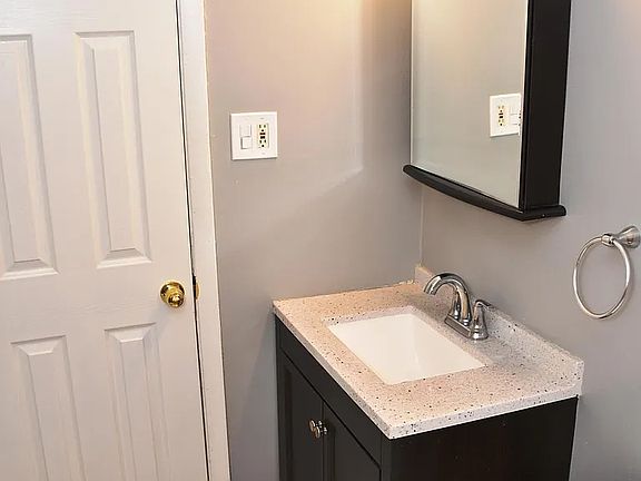4th image of 138 S Negley Ave APT 5