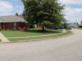 1713 Twelve Oaks Ln, Prattville, AL 36066