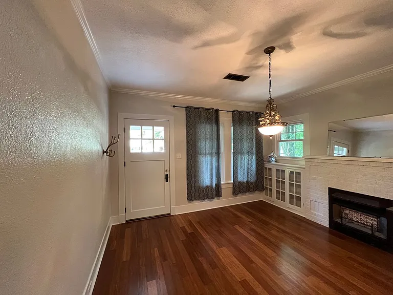 451 Centerville St NE — Photo 2