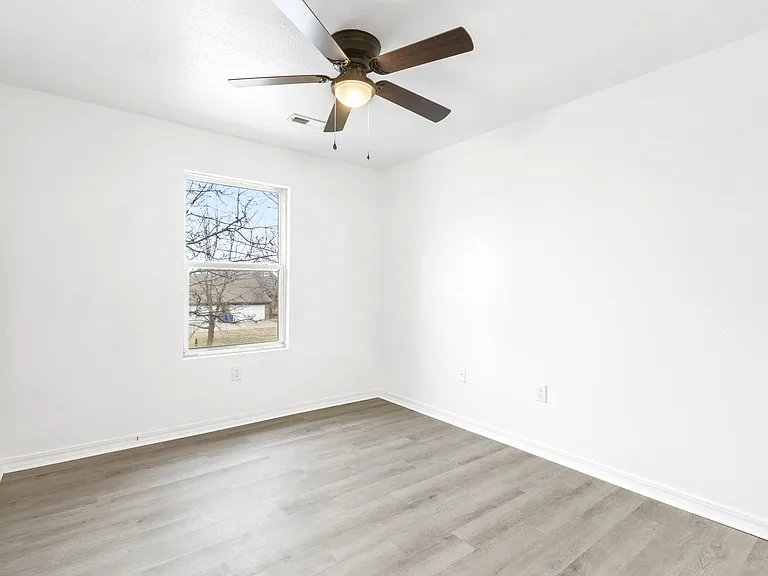 1211 N Viola St — Photo 12