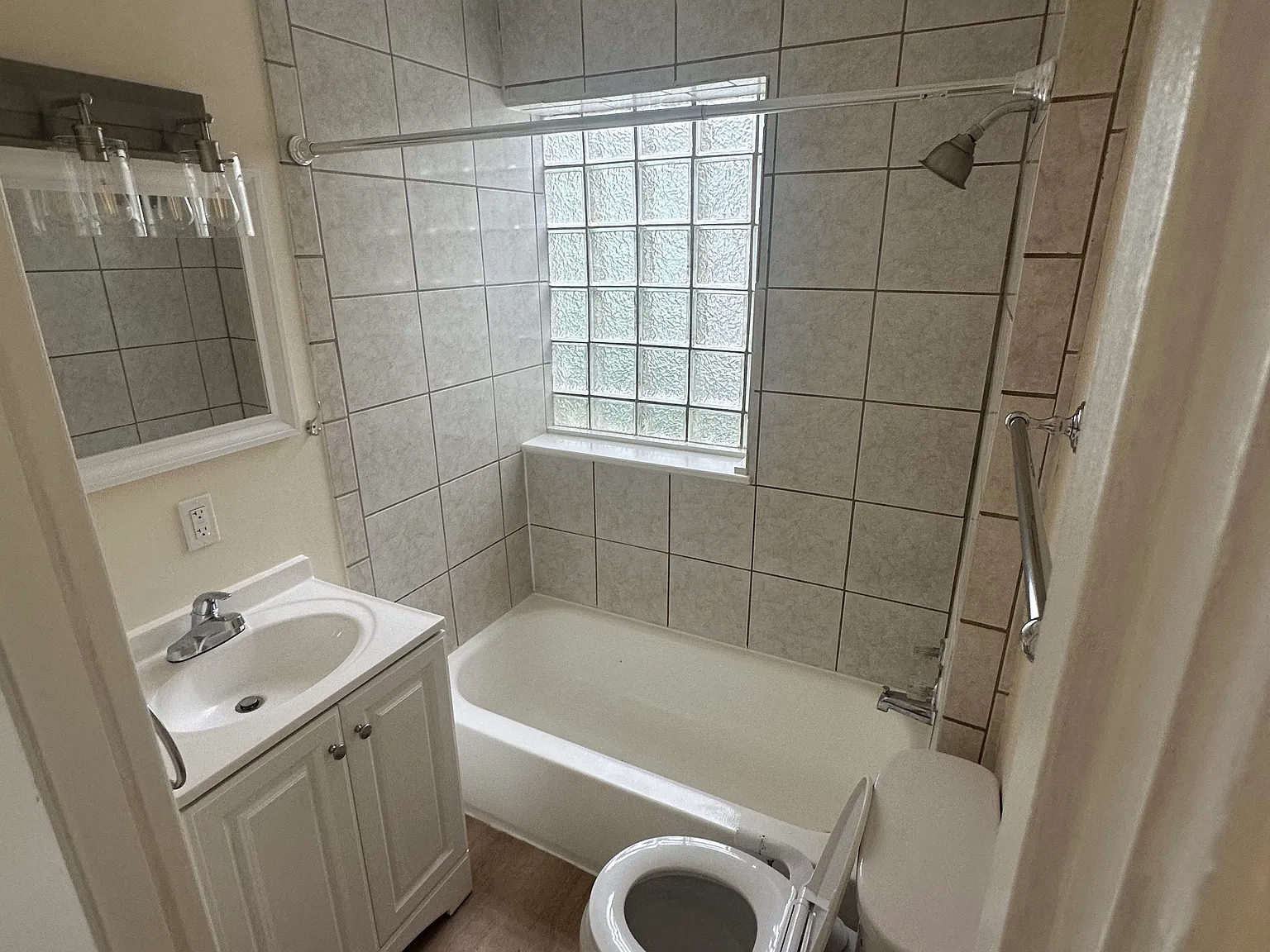 3 bed, 1086 sqft, $1,800 — Photo 4