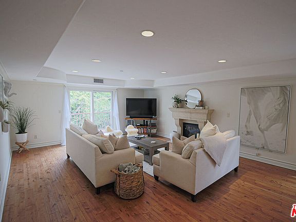 3rd image of 10390 La Grange Ave #Penthouse 3