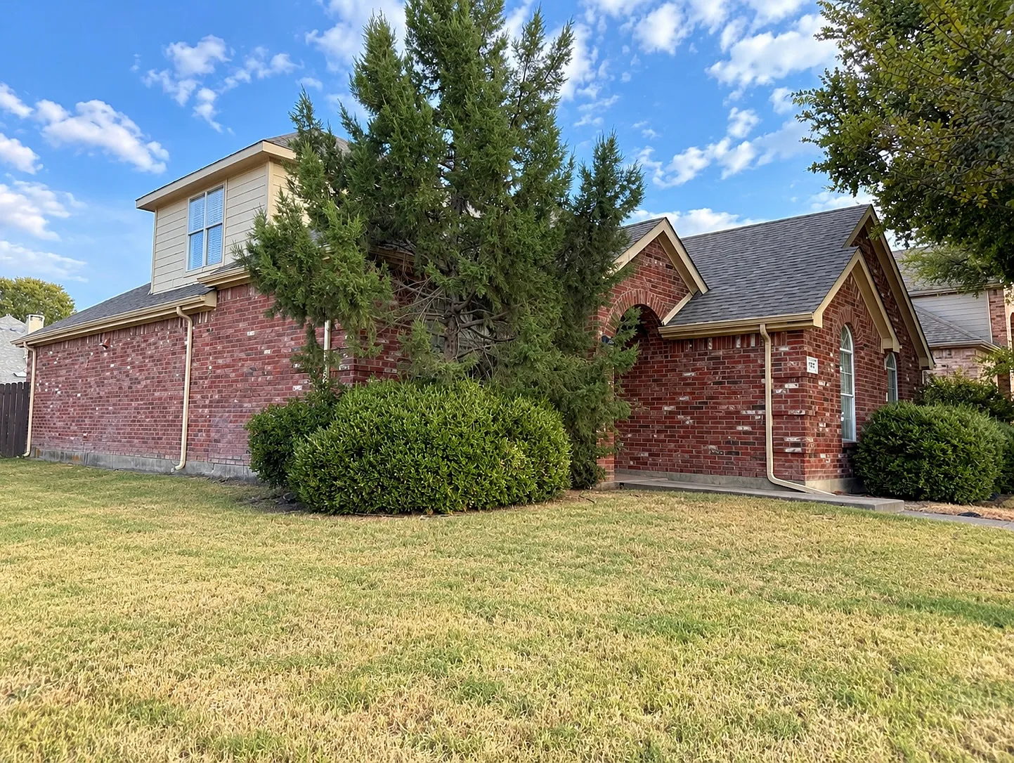 5 bed, 2468 sqft, $2,750 — Photo 2