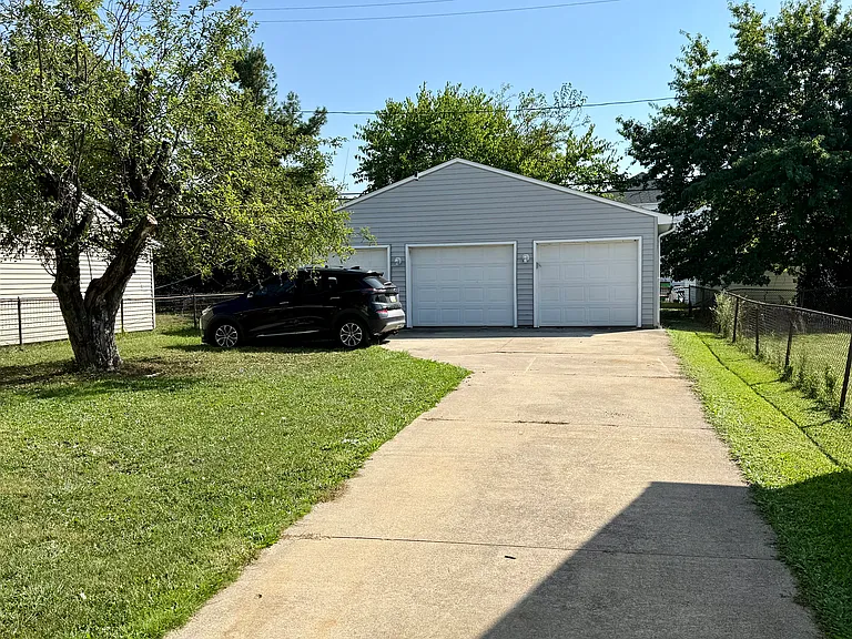 22600 Ivan Ave — Photo 11