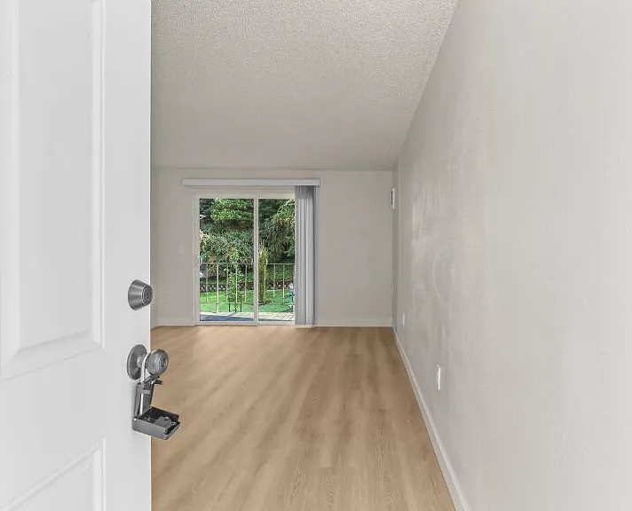 Charbern Apartments — Photo 63
