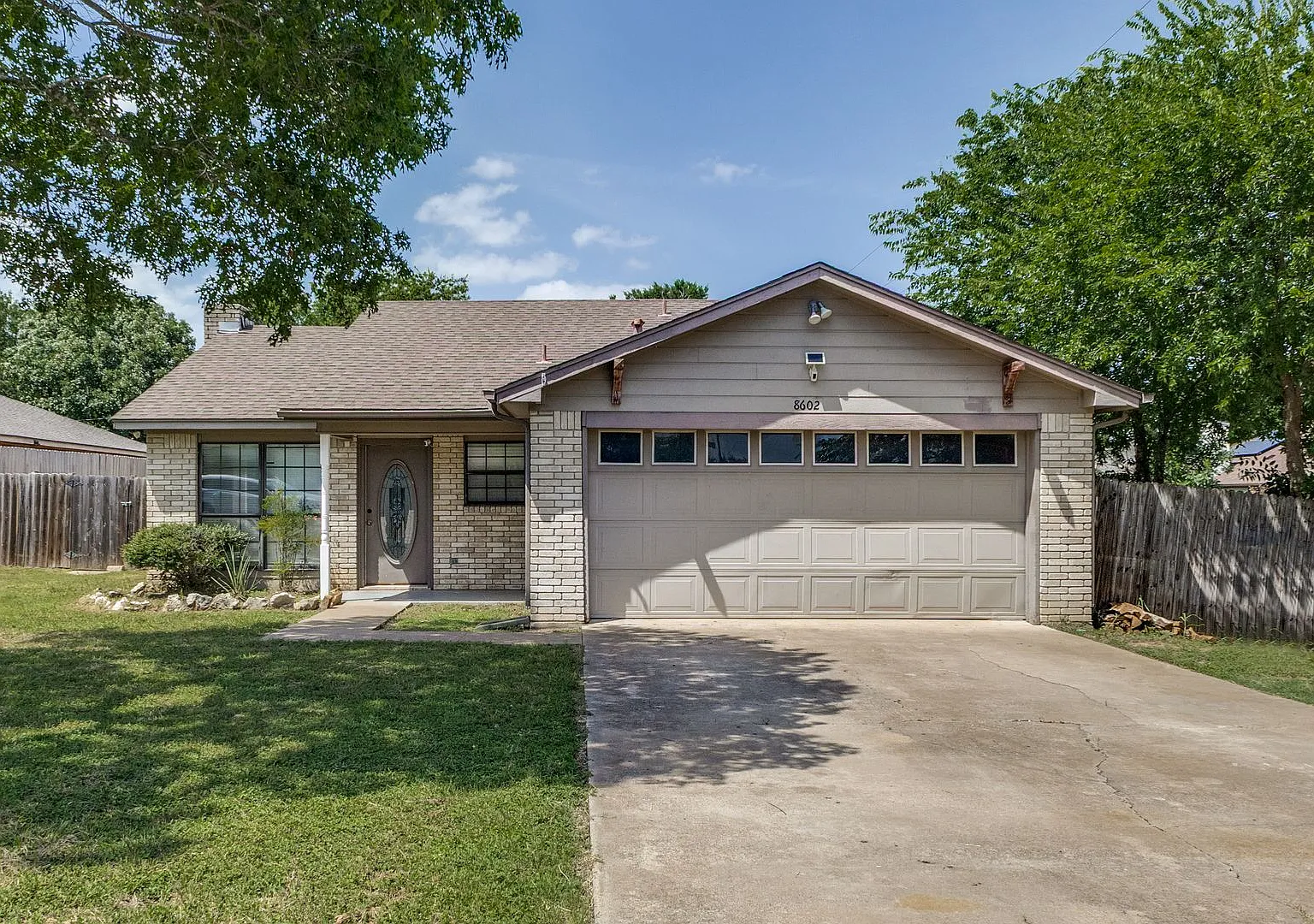 3 Bedroom 2 Bath Home with Massive Fenced Yard and Solar Panels — Photo 1