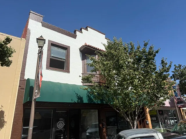 4 bed, 1.5 bath, 2000 sqft, $1,885 — Photo 2